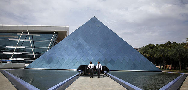 Infosys unexpectedly raises forecast, shares surge 17% Infosys unexpectedly raises forecast, shares surge 17%