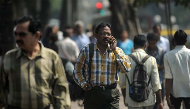Bharti Airtel, Idea reduce free minutes; Vodafone may follow suit Bharti Airtel, Idea reduce free minutes; Vodafone may follow suit