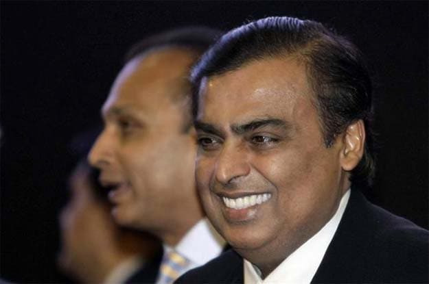 RCom signs Rs 1,200 crore deal with RIL's 4G arm, shares up 15% RCom signs Rs 1,200 crore deal with RIL's 4G arm, shares up 15%