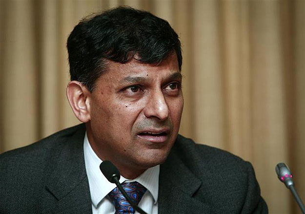 Raghuram Rajan says rate hike not in light of global contagion.