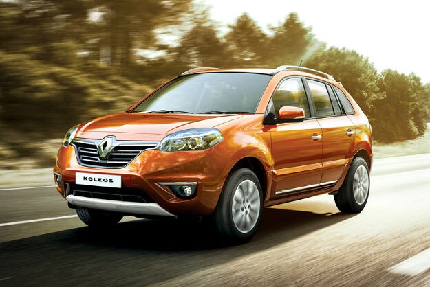 Offered in two new variants, the most essential change on the facelifted SUV is its all-new glossy black grille with extensive usage of chrome.