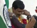 नरेंद्र मोदी के विकास के दावों की पुष्टि के लिए केजरीवाल पहुंचे गुजरात