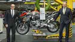 BMW Berlin plant manufactures 500,000th BMW GS motorcycle with boxer engine