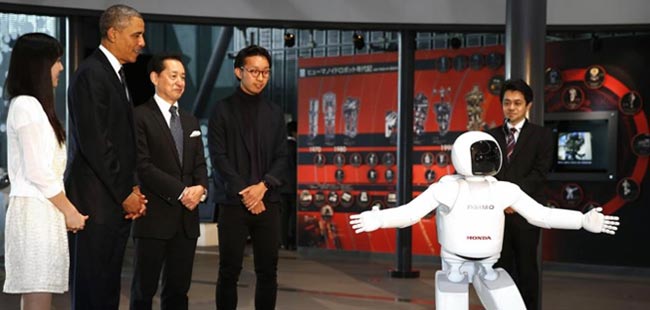 "Mr. President, I am ASIMO." These were ASIMO's, Honda's bipedal humanoid robot, first words to U.S. President Barack Obama. ASIMO met the U.S President at the National Museum of Emerging Science and Innovation (Known as "Miraikan") in Tokyo, Japan.