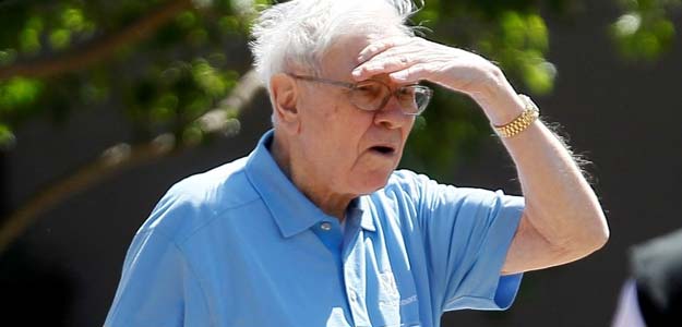Why Warren Buffett didn't vote against Coca-Cola's compensation plan Why Warren Buffett didn't vote against Coca-Cola's compensation plan