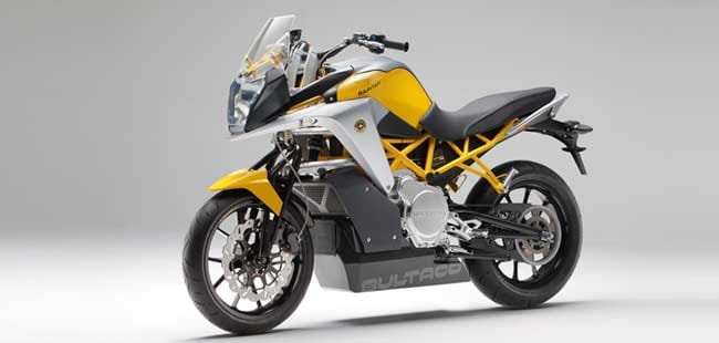 Bultaco Motorcycles announced plans to reinvent itself as an electric motorcycle manufacturer. The Spanish marque had ceased production in 1983 but now has found a way to get back into the groove. Bultaco revealed its Rapitan and Rapitan Sport - electric-powered prototypes