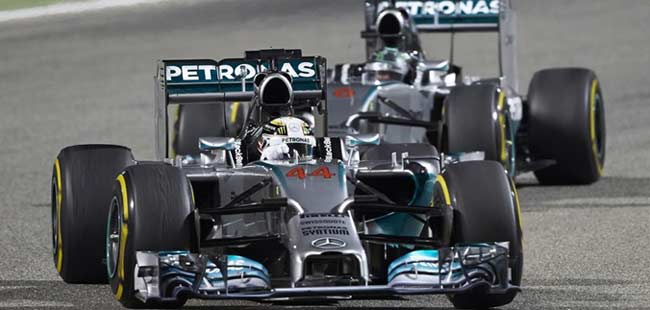 Lewis Hamilton set the fastest time of the opening practice session of the Spanish Grand Prix. He set a time of 1:27.109s. Hamilton put in a strong lap in the closing minutes of the session and went past Buttons time 1:27.891.