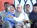 आडवाणी ने गले लगाकर मोदी का गर्मजोशी से किया स्वागत