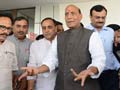 भाजपा अध्यक्ष राजनाथ सिंह मिले लालकृष्ण आडवाणी और आरएसएस नेताओं से