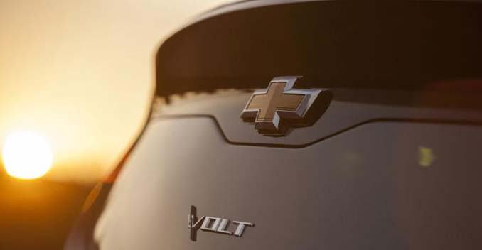 General Motors Co plans to cut its powertrain warranty on Chevrolet and GMC vehicles for the 2016 model year because the offer was not a strong enough selling point.
