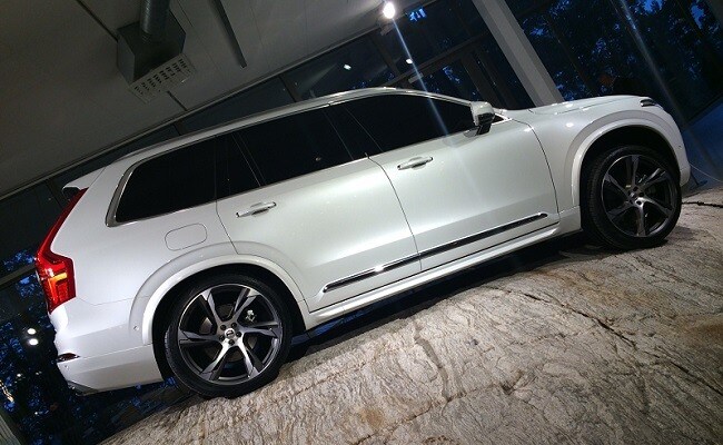 All New Volvo XC90 side profile