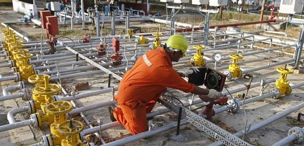 ONGC, Oil India Shares Fall on Gas Price Reduction Buzz