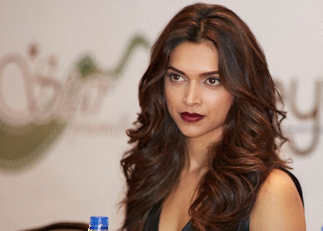 Dear Deepika Padukone Why The Hypocrisy Dailys Response On Cleavage