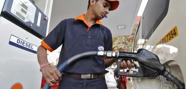 BPCL, HCPL Rise as Crude Oil Prices Fall Amid Greece Crisis