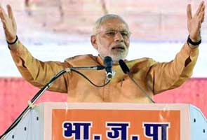 स्वच्छ भारत! मोदी की रैली के बाद शिवसेना के कार्यकर्ताओं ने की मैदान की सफाई