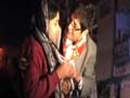 बीजेपी की सीएम पद की उम्मीदवार किरण बेदी पर मालाएं बांटने का आरोप