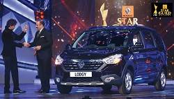 Hrithik Roshan Becomes the First Customer of Renault Lodgy MPV in India