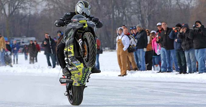 Rider Sets Guinness Record By Doing a Wheelie on Ice at 188km/h Rider Sets Guinness Record By Doing a Wheelie on Ice at 188km/h