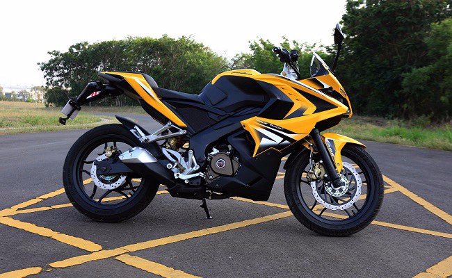 Bajaj Pulsar RS200