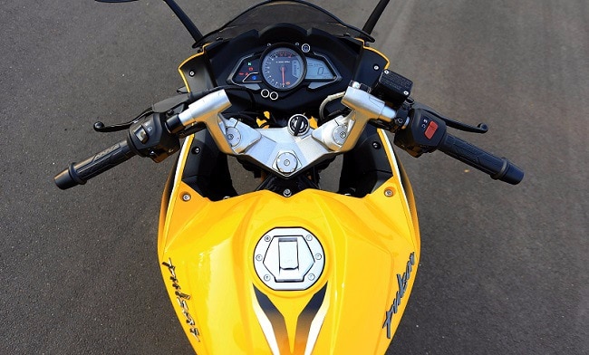 Bajaj Pulsar RS 200 speedo meter