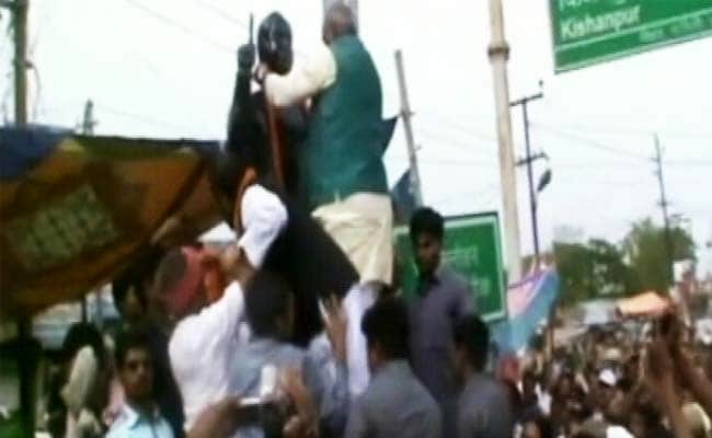 Lohia Statue Washed After Being Garlanded by Ex-Chief Minister Jitan Ram Manjhi