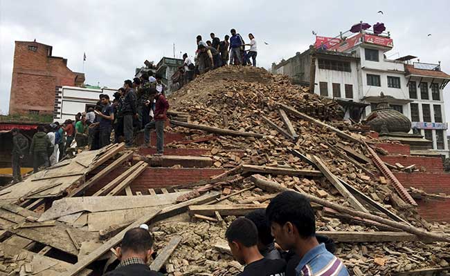 India Sends 'Rail Neer' Water to Quake-Hit Nepal