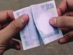 20 महीने के निम्नतम स्तर 64 रुपये प्रति डॉलर पर पहुंचा रुपया