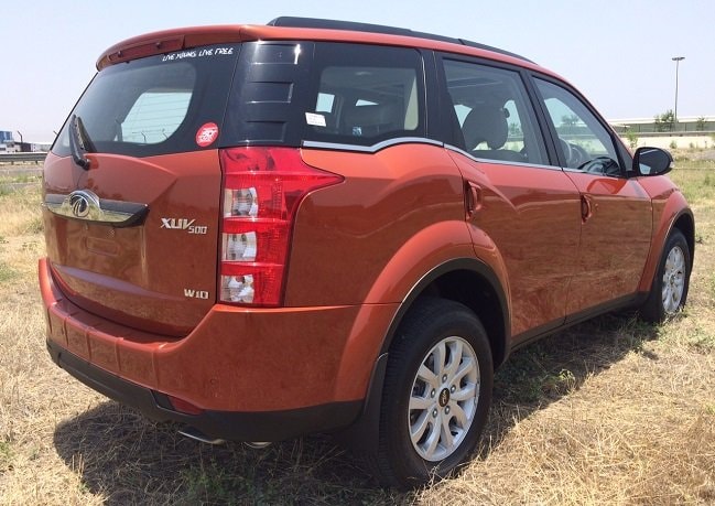 Mahindra XUV 500 rear-side profile