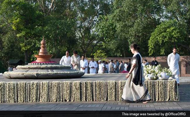 Rajiv Gandhi Remembered on 24th Death Anniversary, Leaders Pay Homage at His Memorial