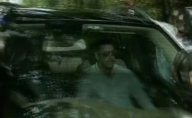 salman-khan-in-car_650x400_81430890750.j