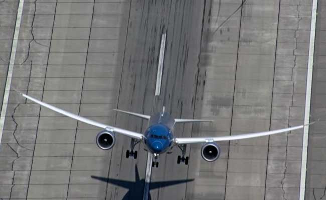 Caught On Camera A Boeing Dreamliner S Vertical Takeoff