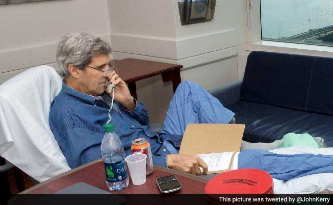 John Kerry Tweets Photo 10 Days After Breaking Femur