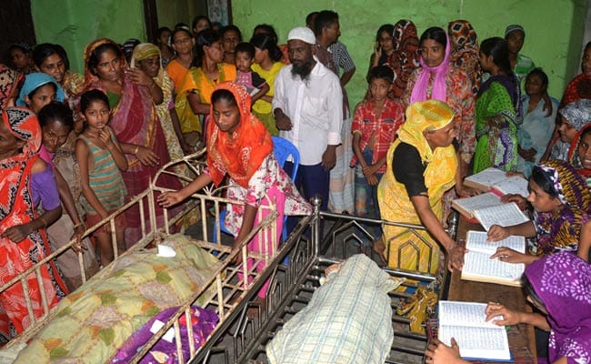 Bangladesh Stampede Kills 25 at Charity Handout