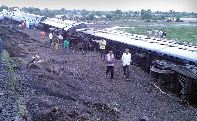 24 Dead as Kamayani, Janata Express Trains Derail in Madhya Pradesh: Latest Developments
