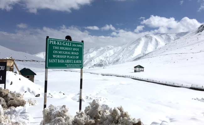 Unseasonal Snowfall Brings Winter in October in Parts of Kashmir