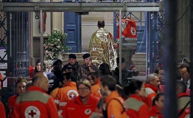 #porteouverte: Amid Chaos, Parisians Offer Refuge to Strangers via Twitter