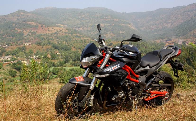 Benelli TNT 899 Review