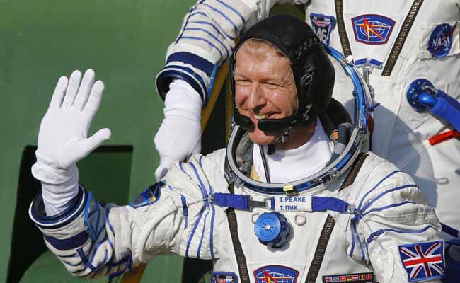 'Hello, Is This Planet Earth?' Astronaut Dials Wrong Number On Christmas Call From Space