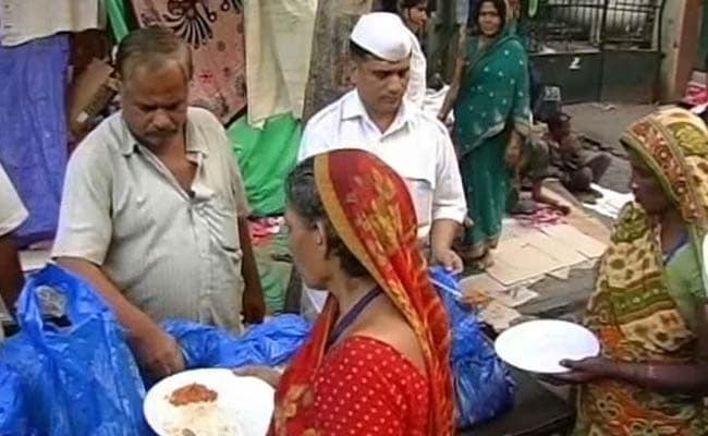 In Fight Against Hunger, Mumbai's Dabbawalas Come Up With 'Roti Bank'