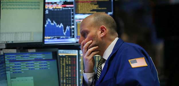 US Stocks Fall On Economic Worries, Dollar Firms