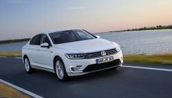 Auto Expo 2016: Volkswagen Unveils Plug-in Hybrid Passat GTE