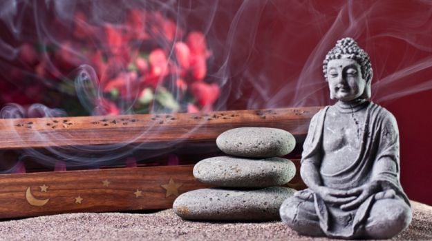 Aromatherapy and Meditation: How the Sense of Smell Can Ease Your Mind