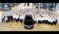 Volkswagen Phaeton Goes Out of Production; Last Model Roles Out of Dresden Facility