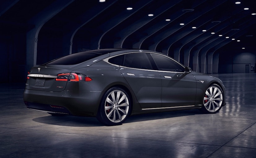 2017 Tesla Model S Facelift Rear Profile