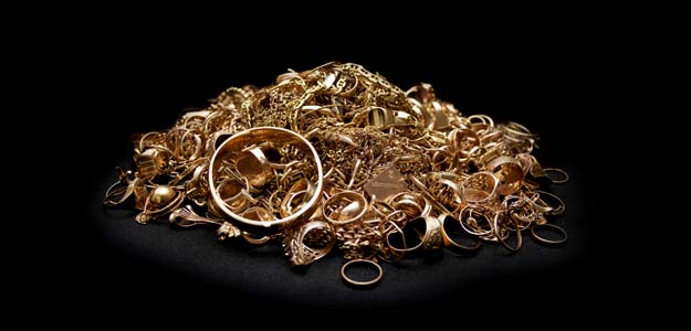 Gold Rebounds On Global Cues, Buying By Jewellers