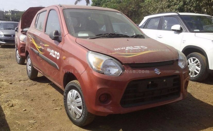 मारुति सुजुकी अल्टो 800 फेसलिफ्ट की नई तस्वीरें लीक, जल्द होगी लॉन्च देश की सबसे बड़ी कार निर्माता कंपनी अपनी सबसे मशहूर कार अल्टो 800 को एक नए अवतार में बाज़ार में उतारने की तैयारियों में जुटी हुई है। मारुति सुजुकी अल्टो 800 फेसलिफ्ट की कुछ तस्वीरें इंटरनेट पर देखी गई हैं।