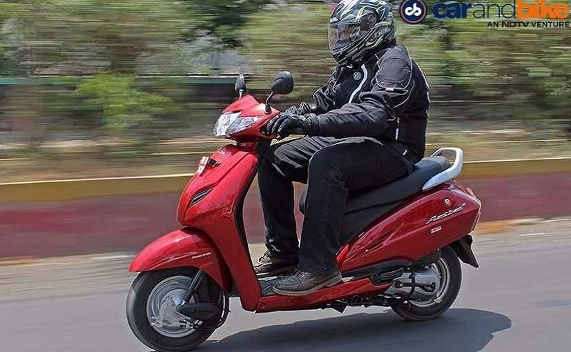देखिए मई में बिकने वाली टॉप 10 टू-व्हीलर की लिस्ट, होंडा एक्टिवा ने हीरो स्पलेंडर को पीछे छोड़ा देखिए मई में बिकने वाली टॉप 10 टू-व्हीलर की लिस्ट, होंडा एक्टिवा ने हीरो स्पलेंडर को पीछे छोड़ा