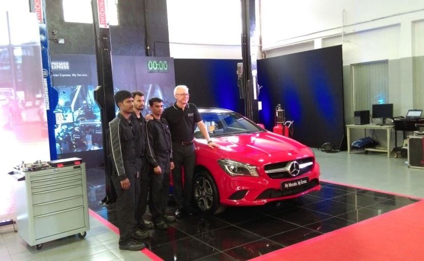 Mercedes-Benz Technicians with Folger