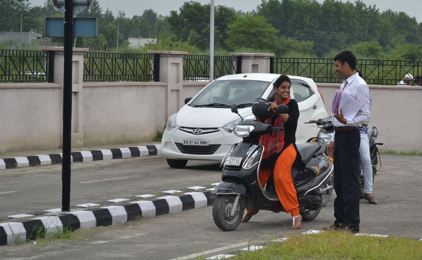 Applicant for a 2-wheeler D/L interacting with an RTO official