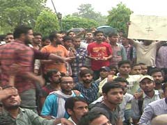 स्वतंत्रता दिवस से पहले जामिया के हॉस्टलों में पुलिस की जांच पड़ताल, छात्रों ने विरोध में किया धरना प्रदर्शन